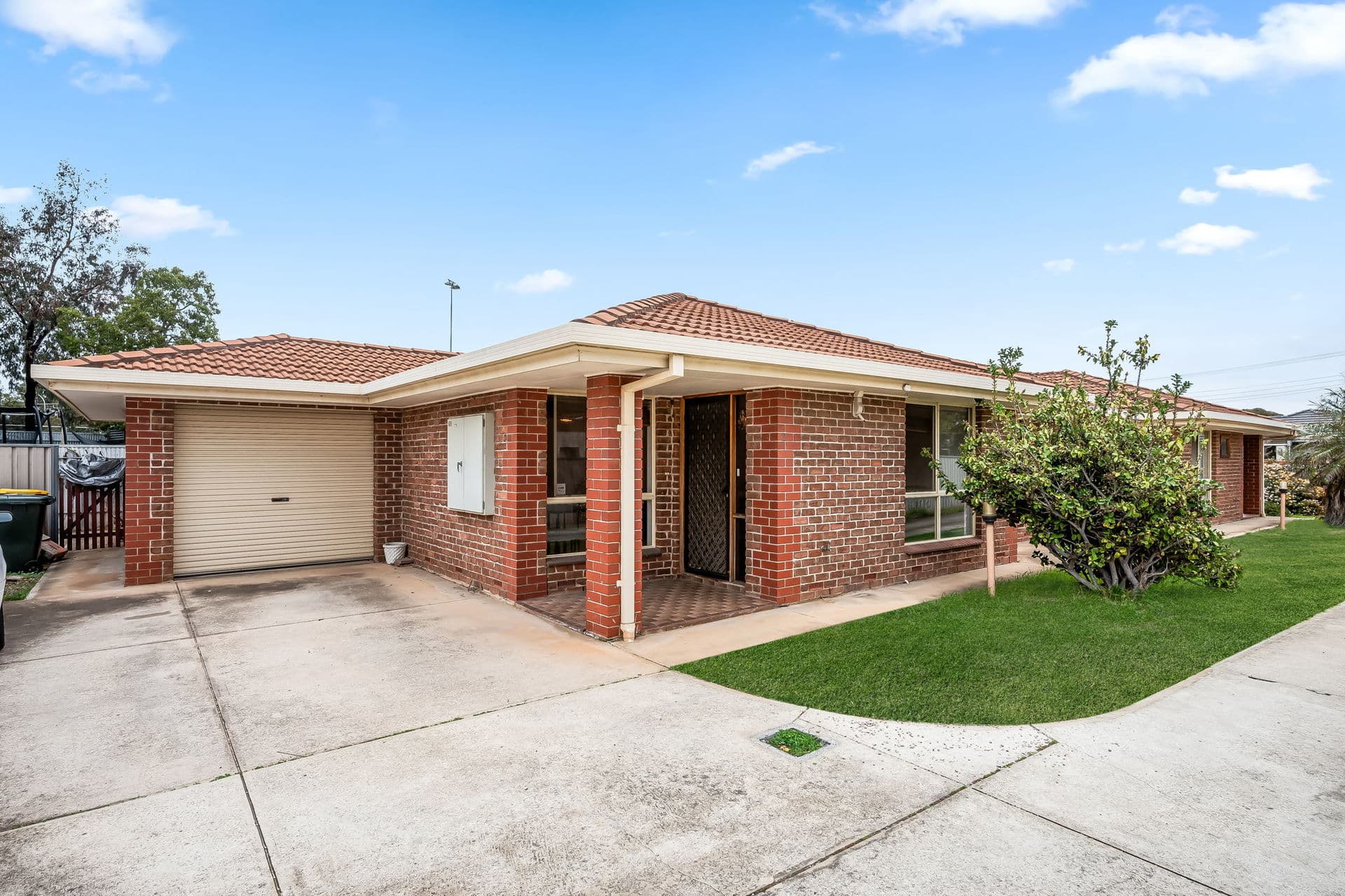 2/11 Cooke Cresent, Royal Park - Image 1