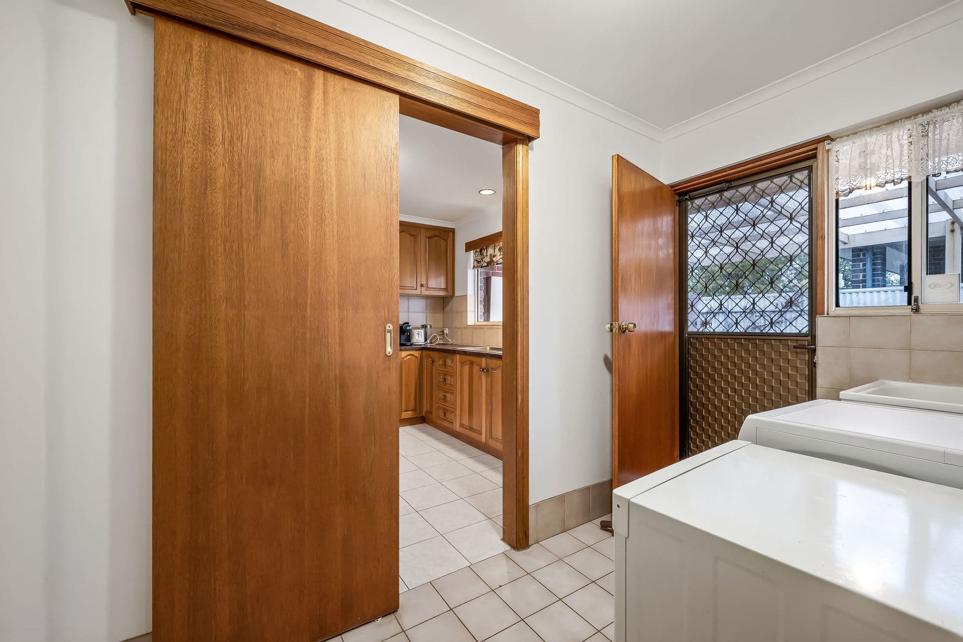 2/11 Cooke Cresent, Royal Park - Thumbnail 3