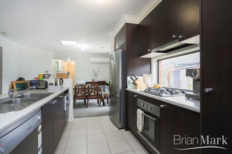 12/52A Sir Thomas Mitchell Road, Bondi Beach, Wyndham Vale - Thumbnail 2