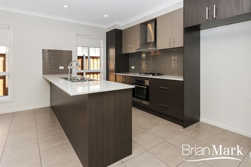 11 Wirruna Street, Werribee - Thumbnail 2