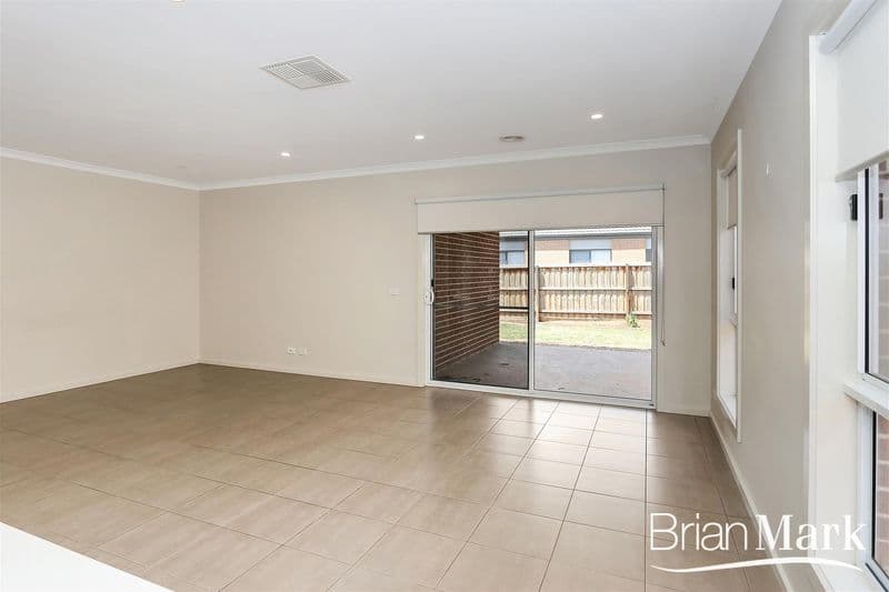 11 Wirruna Street, Werribee - Thumbnail 3