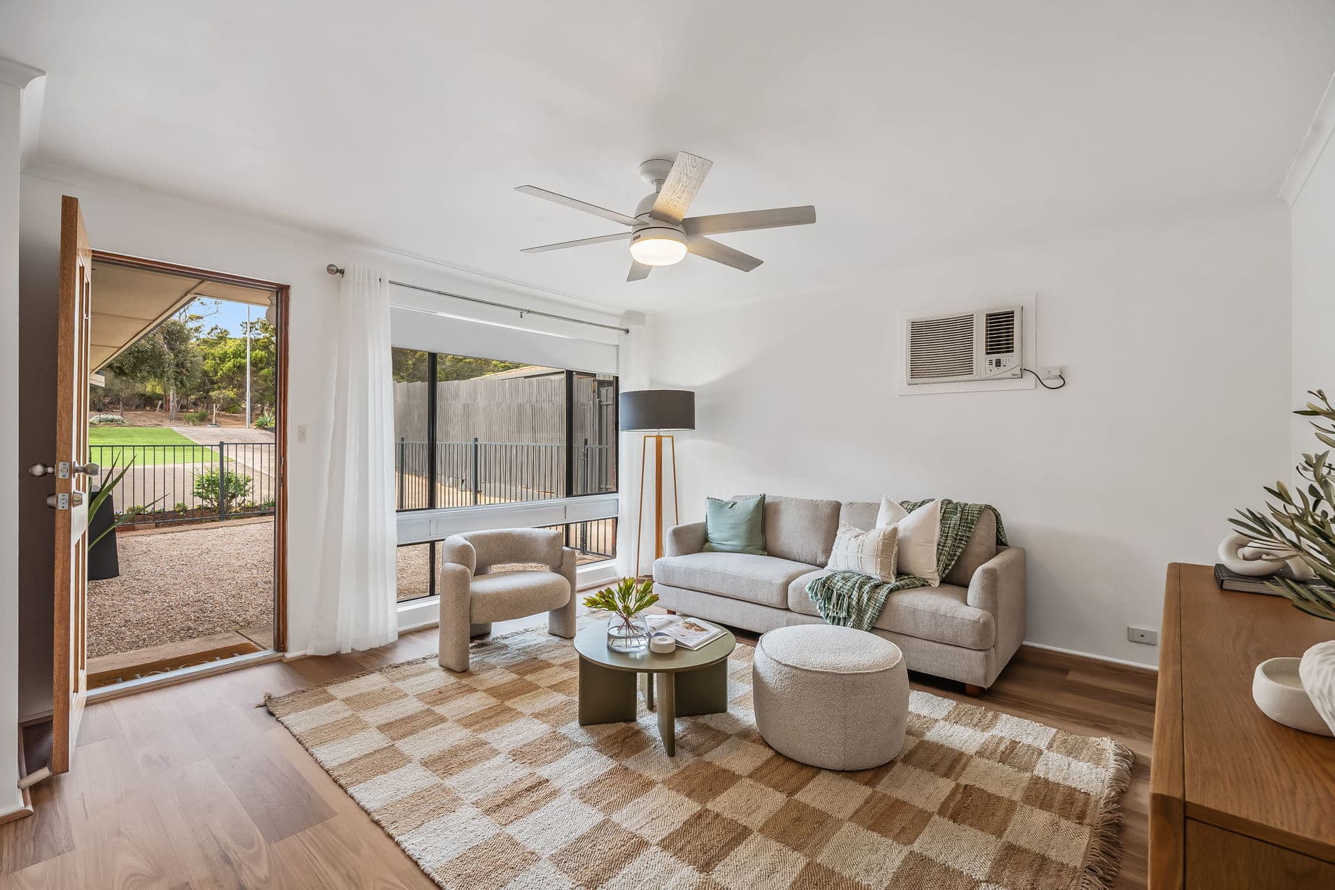 127 The Cove Road, Hallett Cove - Thumbnail 2