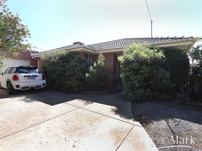2/310 Greaves Street North, Werribee - Image 1