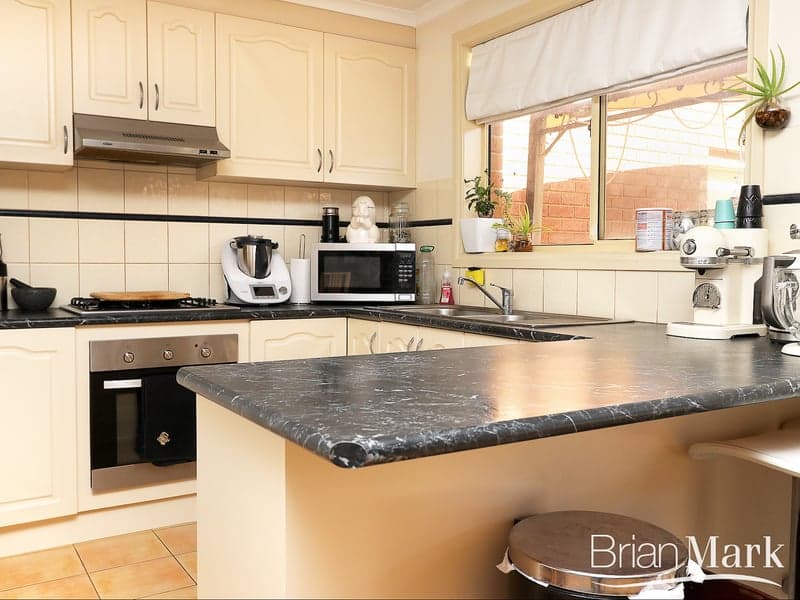 2/310 Greaves Street North, Werribee - Thumbnail 2
