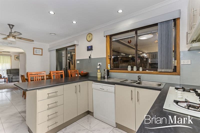 1 Greenhill Crescent, Wyndham Vale - Thumbnail 4