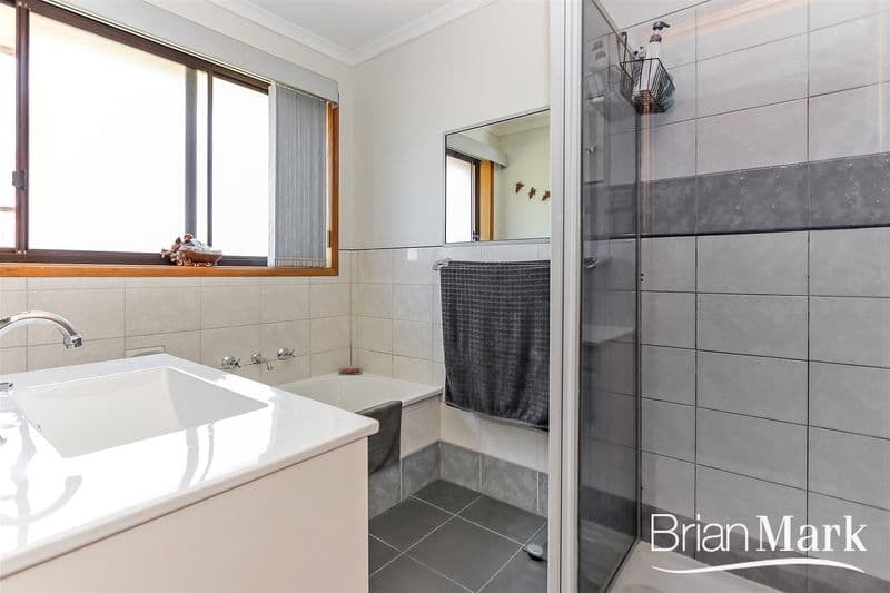 1 Greenhill Crescent, Wyndham Vale - Thumbnail 7