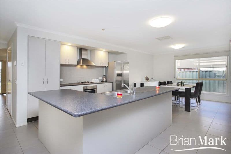 9/15 Raine Street, Woollahra, Wyndham Vale - Thumbnail 2