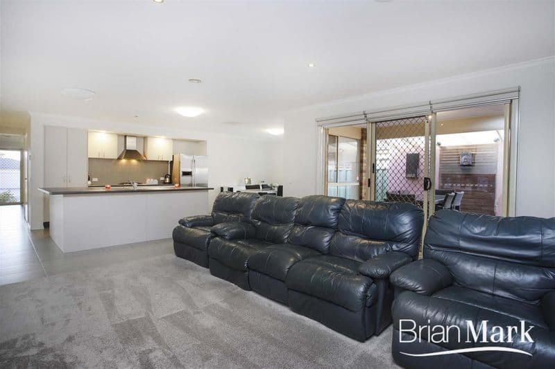 9/15 Raine Street, Woollahra, Wyndham Vale - Thumbnail 3