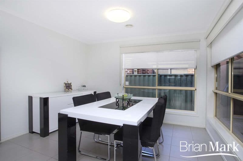 9/15 Raine Street, Woollahra, Wyndham Vale - Thumbnail 5