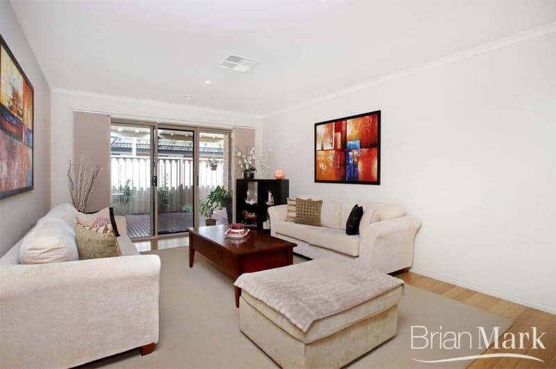 40 Macadamia Grove, Werribee - Thumbnail 3