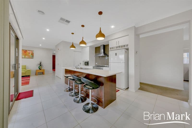 5/26 Howard  Street, Randwick, Manor Lakes - Thumbnail 2