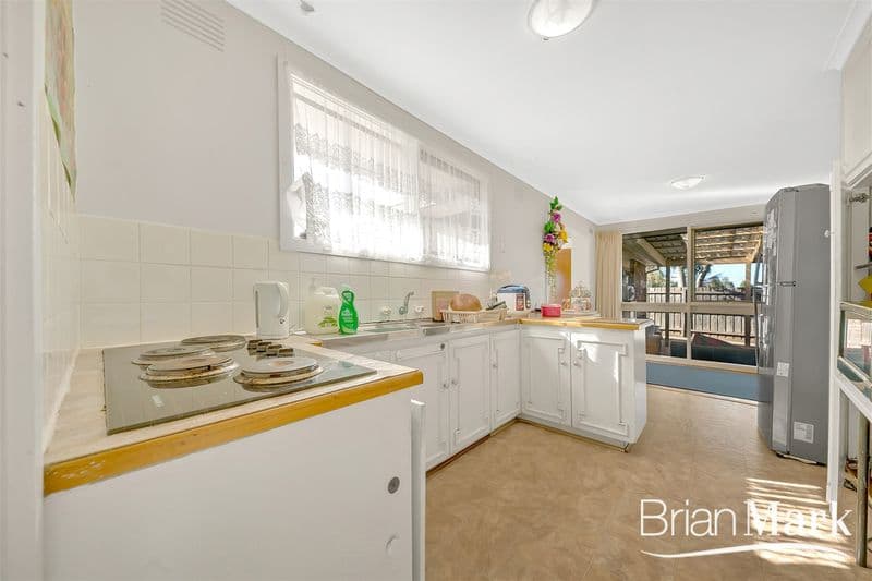 76 Cambridge Crescent, Wyndham Vale - Thumbnail 6