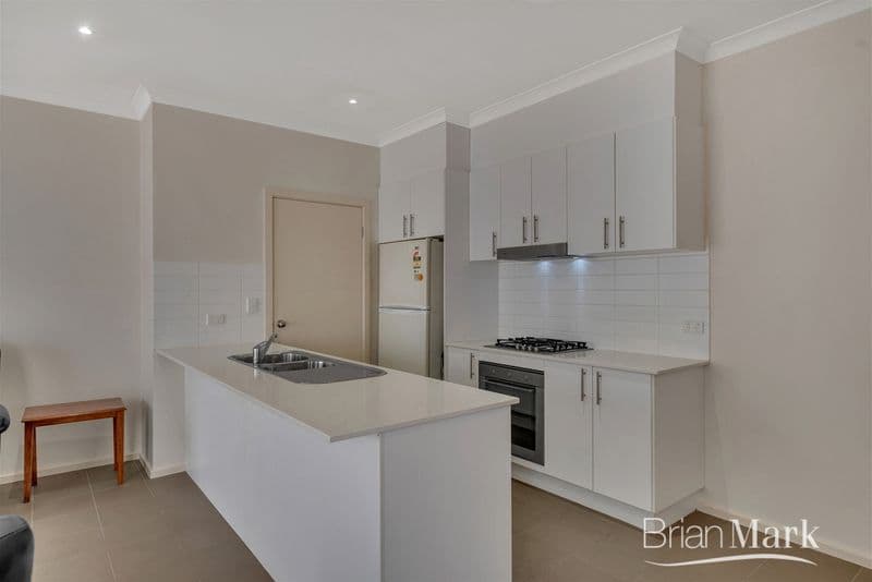 1/3 Trinca Court, Werribee - Thumbnail 2