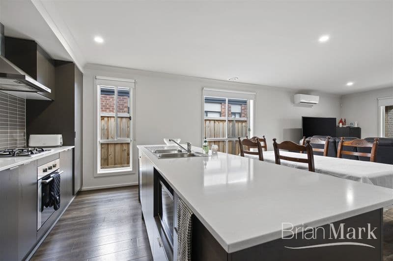6/2-4 Benelong  Crescent, Bellevue Hill, Werribee - Thumbnail 3