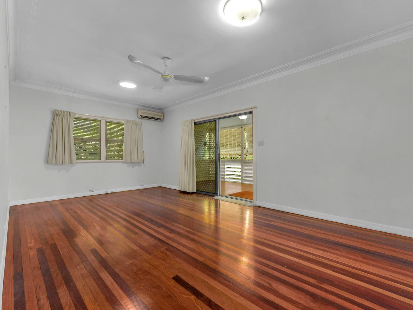 28 Russell Terrace, Indooroopilly - Thumbnail 6
