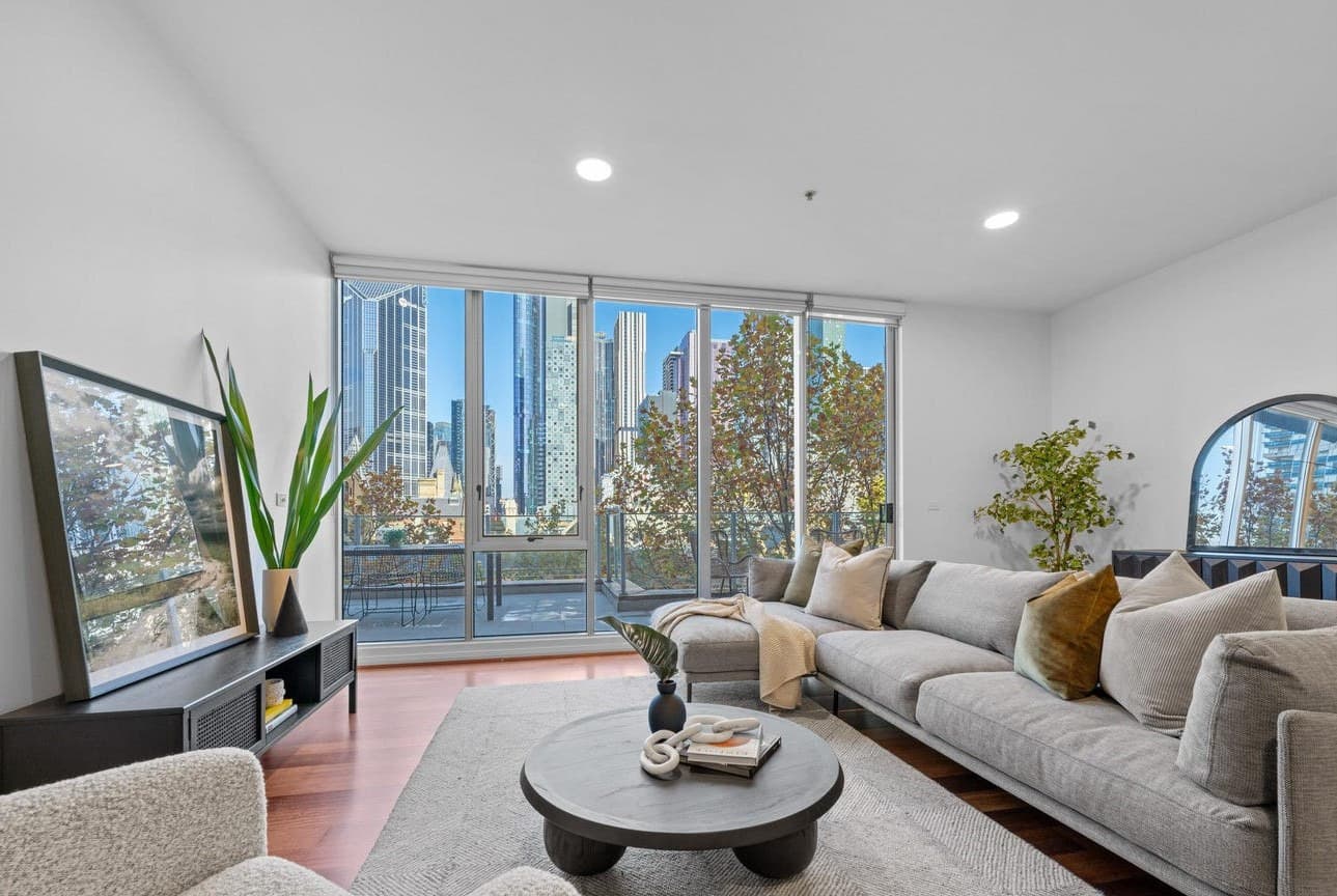 415/68 La Trobe Street, Melbourne - Image 1