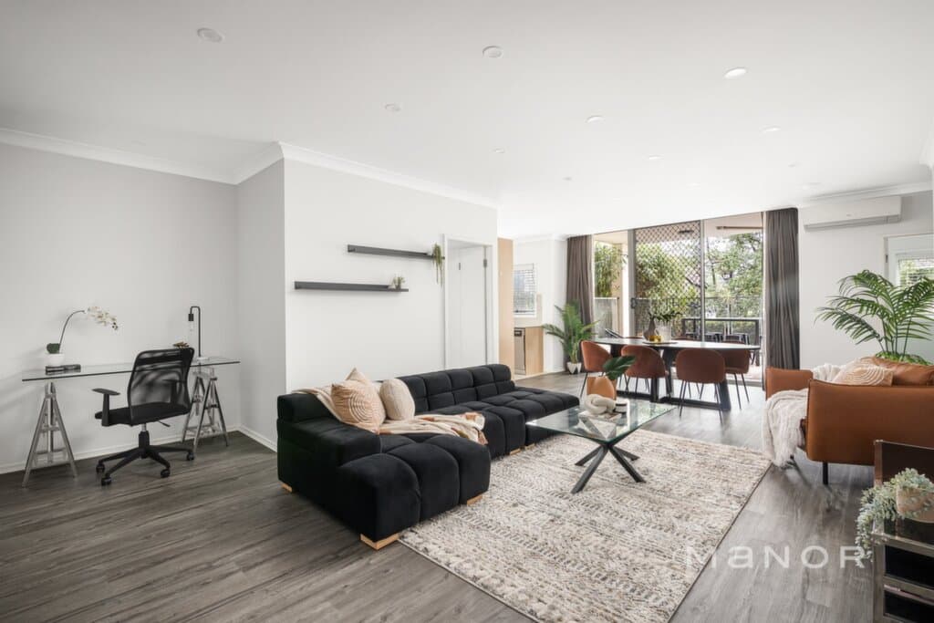 2412/288 Spencer Street, Melbourne, VIC, Broadbeach Waters - Thumbnail 2