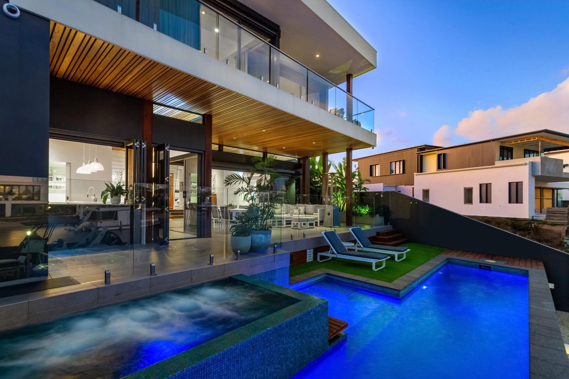 85 Gibraltar Drive, Isle Of Capri, QLD, 4217, Surfers Paradise - Thumbnail 2