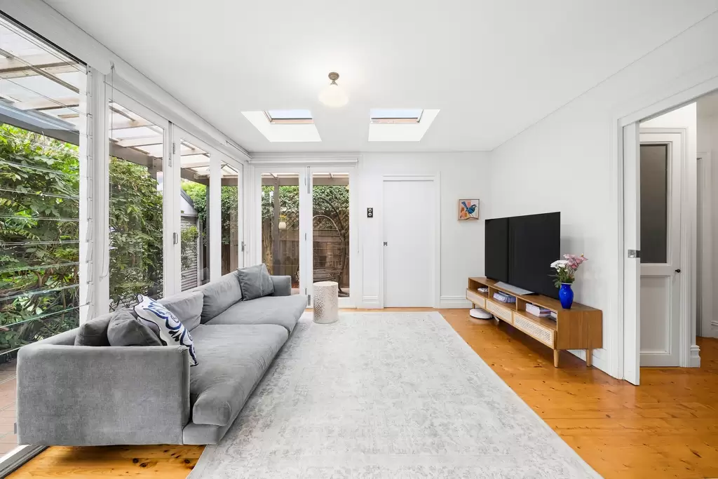 37 Greenhills Street, Croydon, Croydon - Thumbnail 2