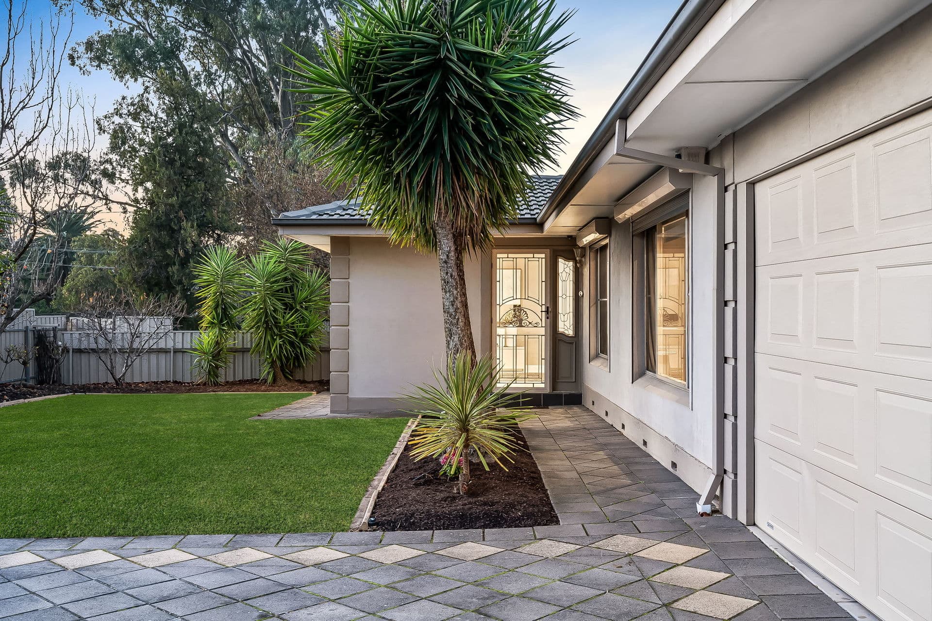 33 Valley Road, Highbury - Thumbnail 2