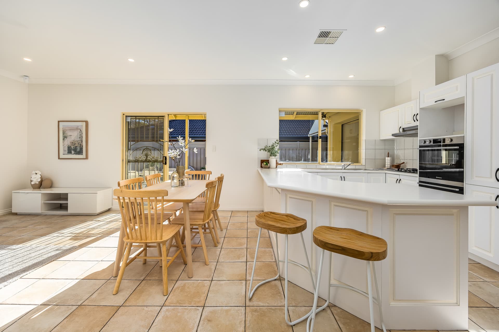 47 Bradley Grove, Mitchell Park - Thumbnail 4