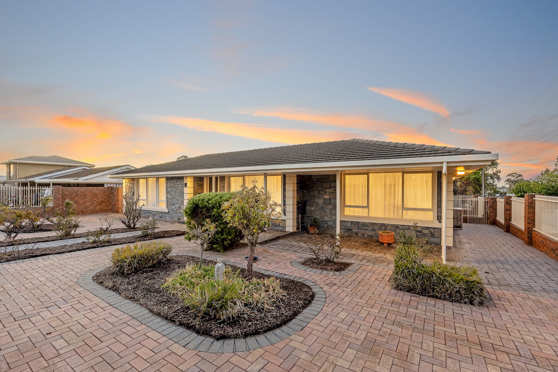 32 Clifford Street, Dover Gardens - Image 1