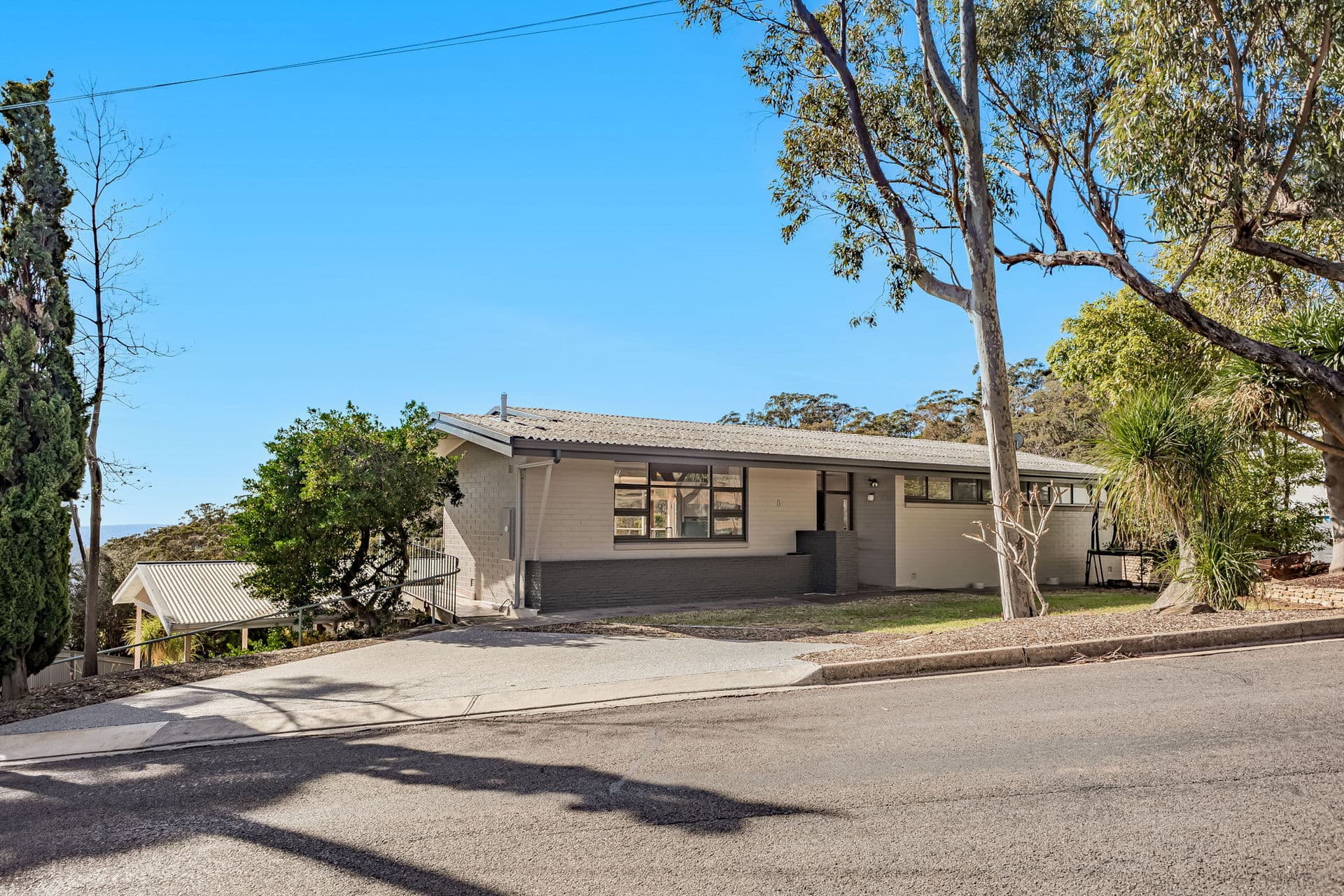8 Centre Way, Belair - Thumbnail 2