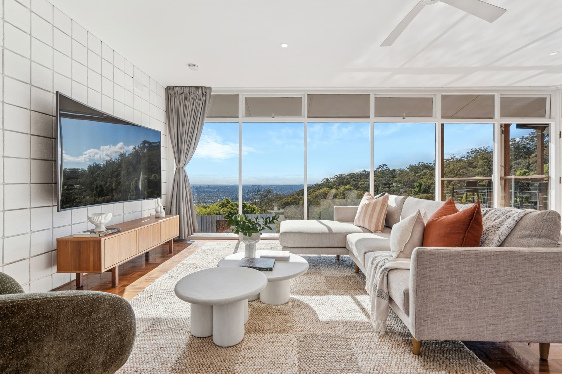 8 Centre Way, Belair - Thumbnail 7