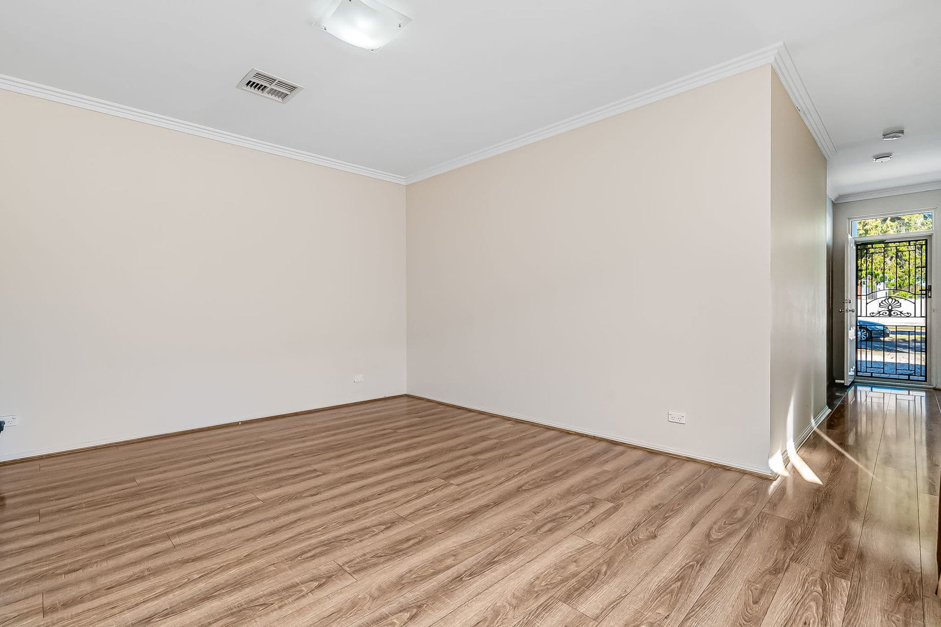 6B Folland Avenue, Northfield - Thumbnail 2