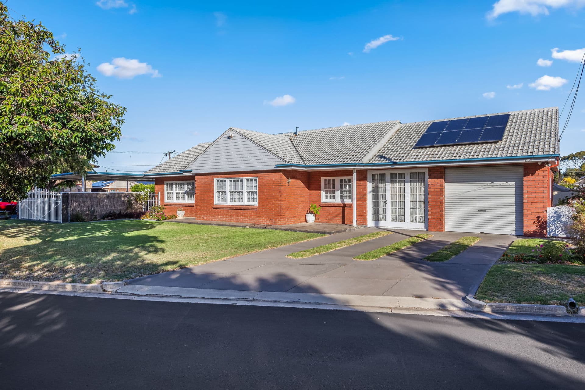 13 Pacific Parade, West Beach - Image 1