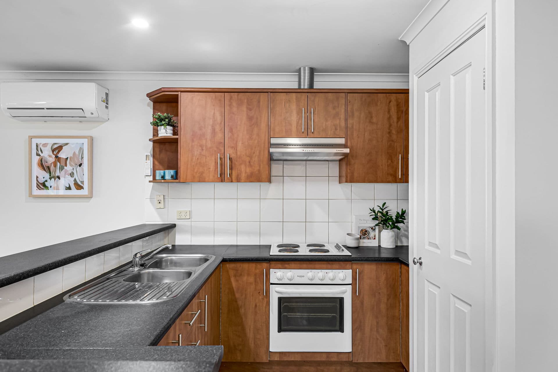 8 McQuillan Avenue, Renown Park - Thumbnail 8