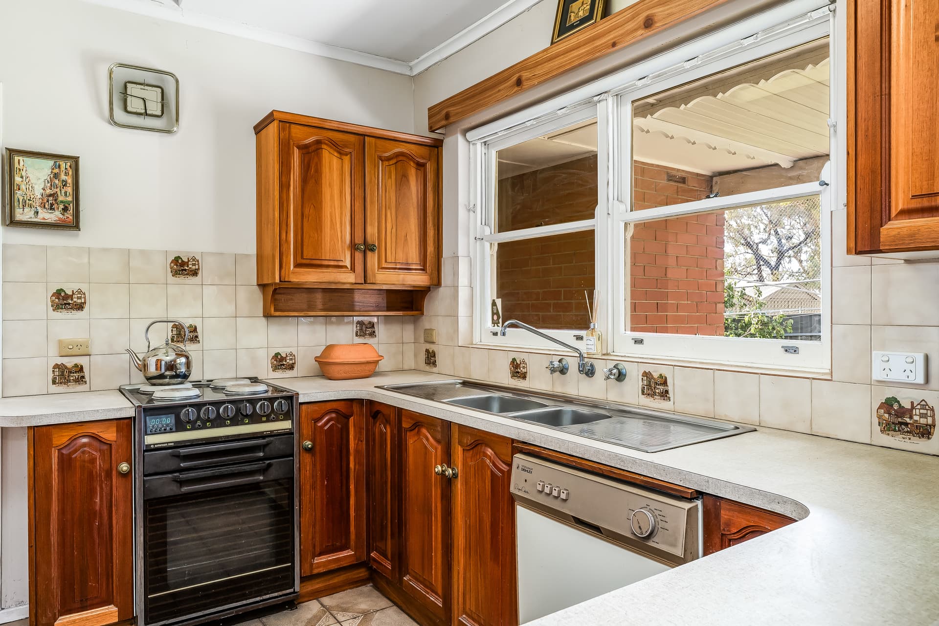 10 Kanangra Road, Seaview Downs - Thumbnail 2