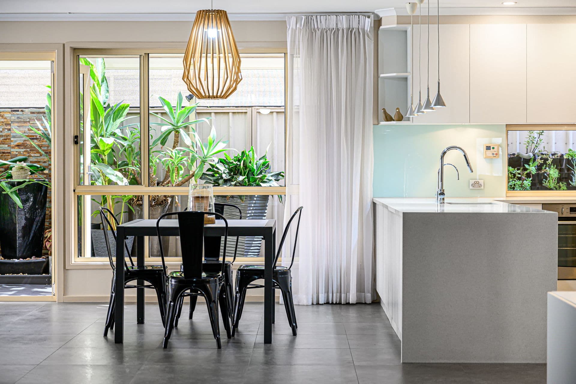 653 Grand Boulevard, Seaford - Thumbnail 3