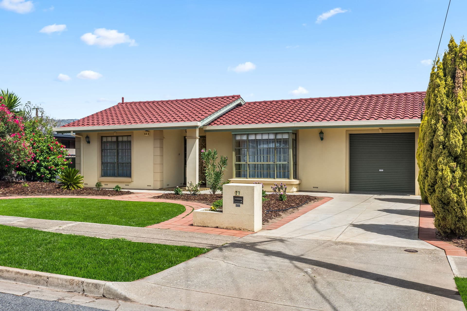 21 Elaine Avenue, Seaton - Image 1