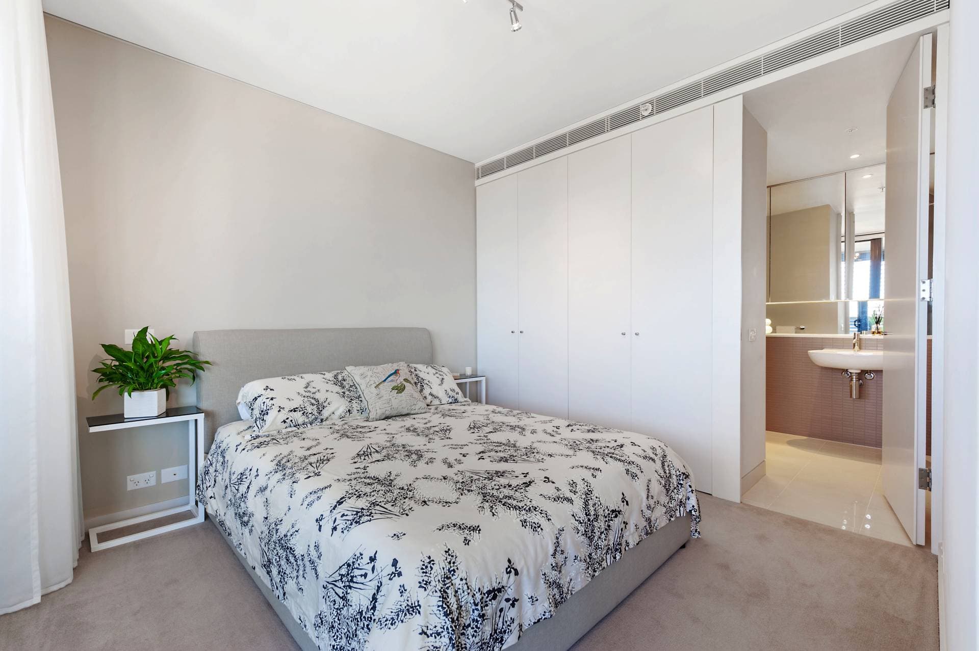 1305, 1 Sterling Cct, Camperdown - Thumbnail 6