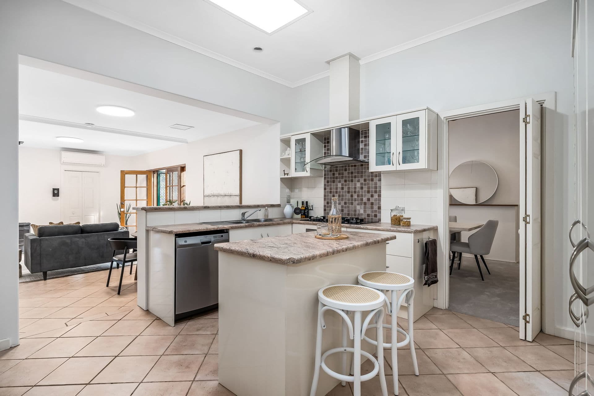2 Gowrie Avenue, Glengowrie - Thumbnail 2