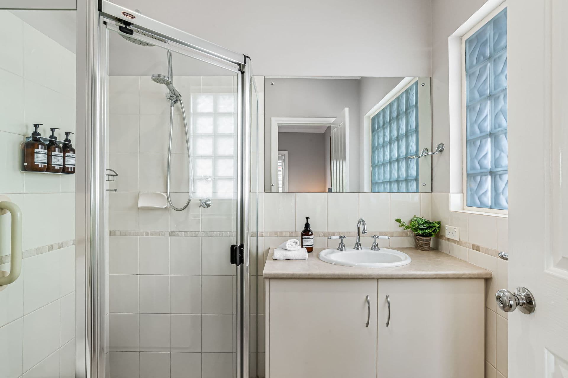 36 Benny Crescent, South Brighton - Thumbnail 4