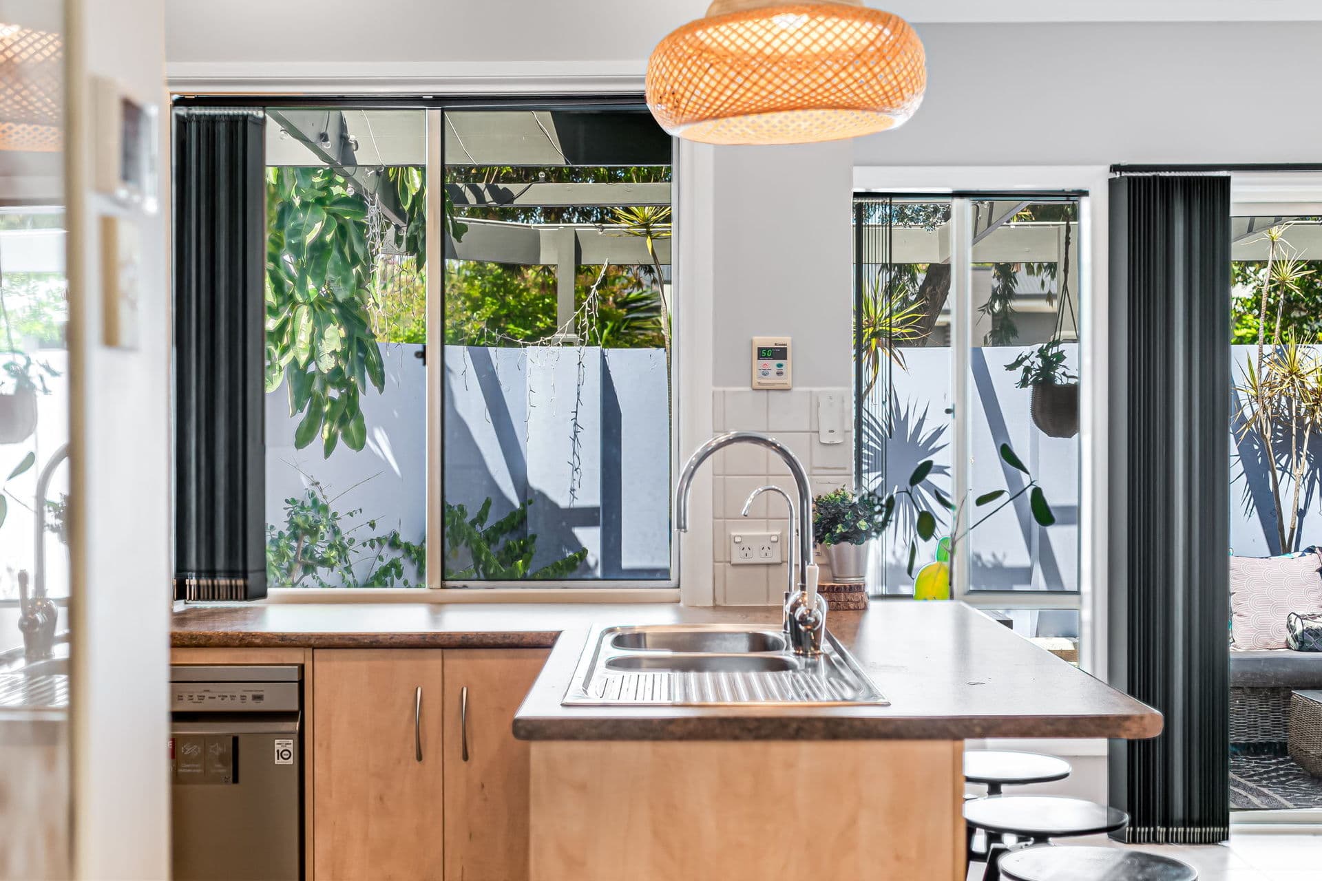 36 Benny Crescent, South Brighton - Thumbnail 8