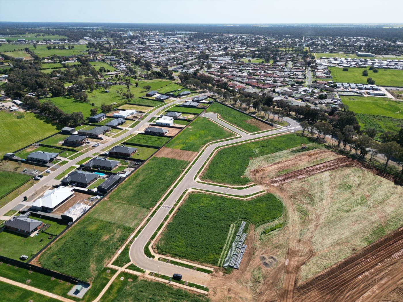 2/6 Ellalong Road, Cobram - Image 1