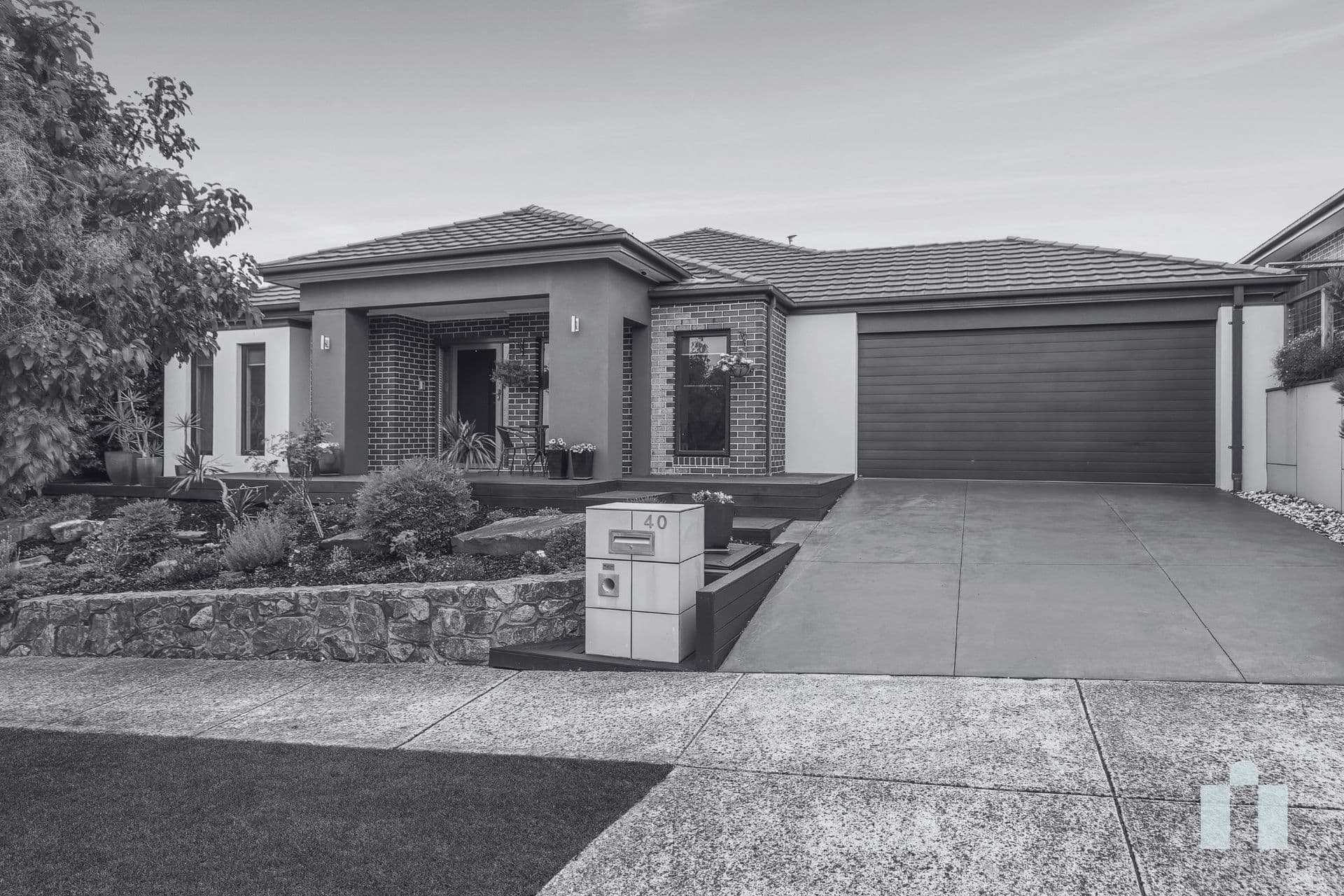 2/1 Caledonian Road, Rose Bay, Doreen - Image 1