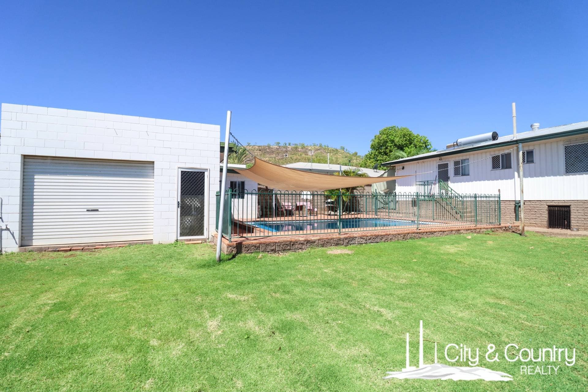 11 Paterson Crescent, Mount Isa, Mount Isa - Thumbnail 2