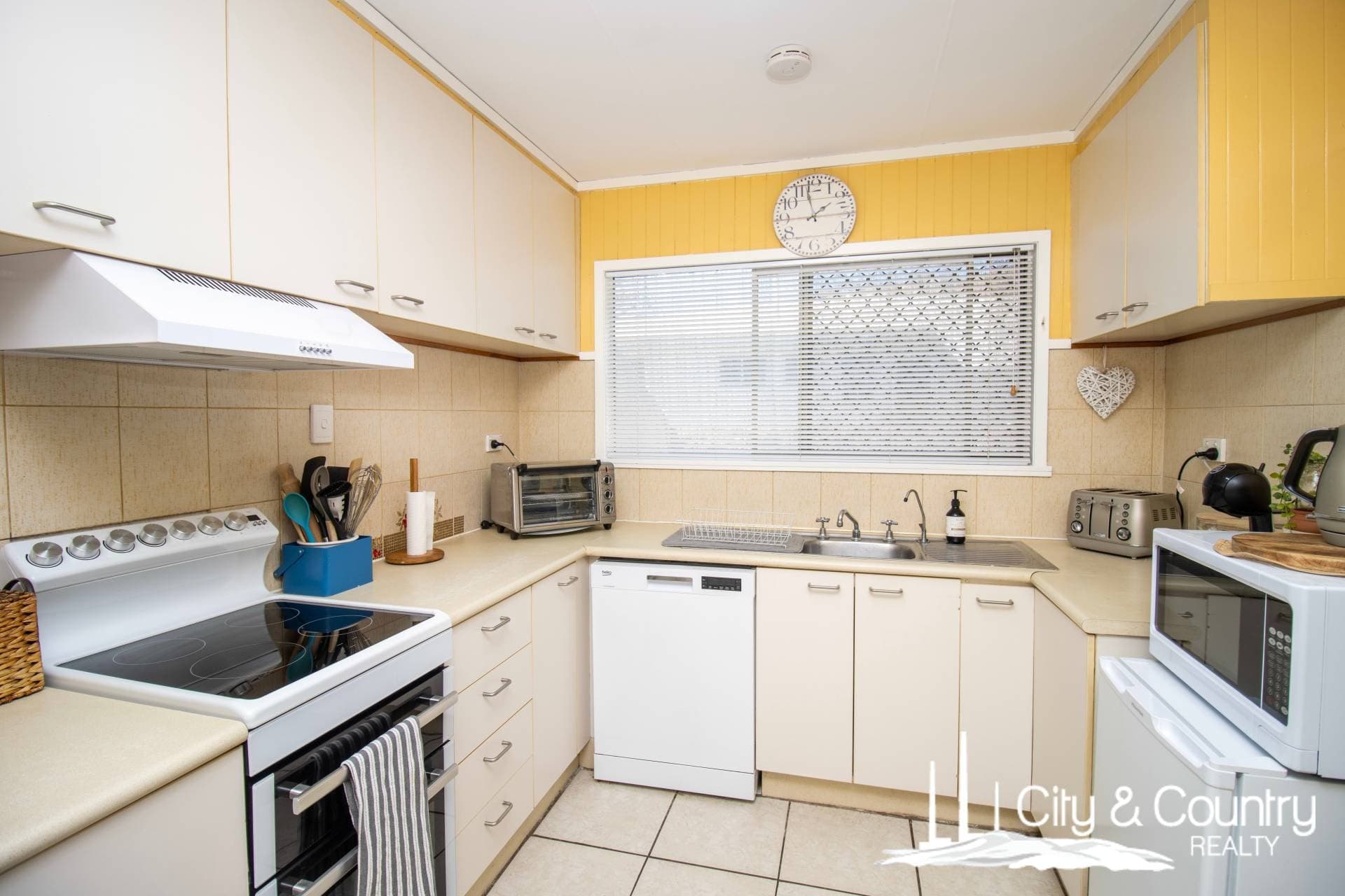 11 Paterson Crescent, Mount Isa, Mount Isa - Thumbnail 8