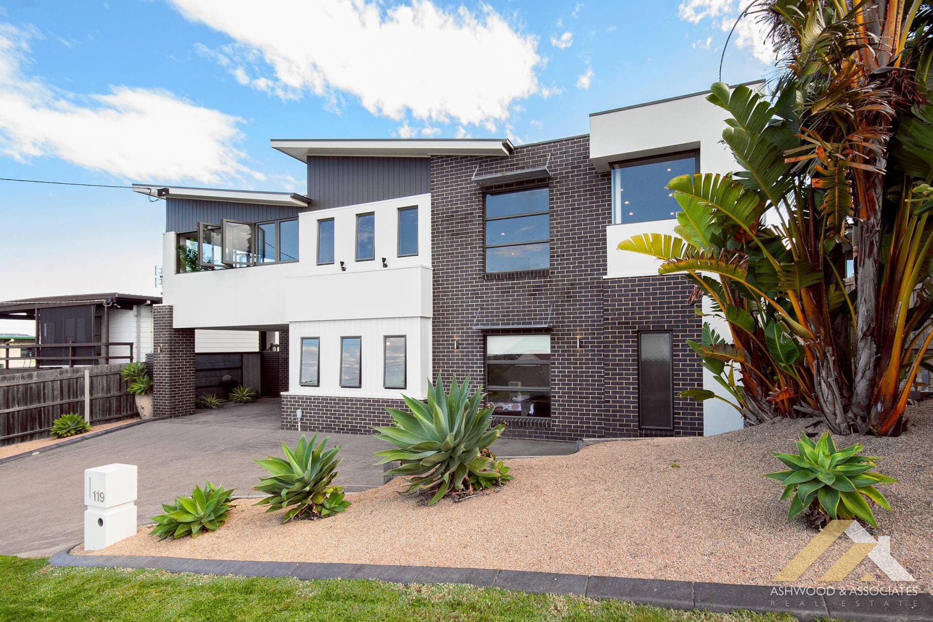 1008/211 223 Pacific Highway, North Sydney - Image 1
