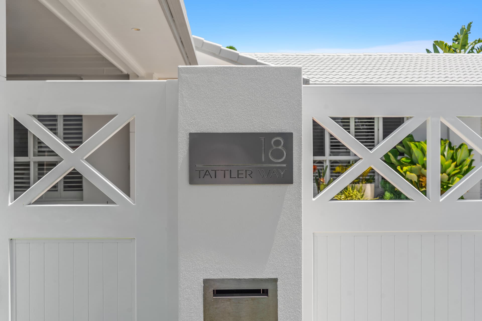 12/6-10 Myra Road, Burleigh Waters - Thumbnail 2