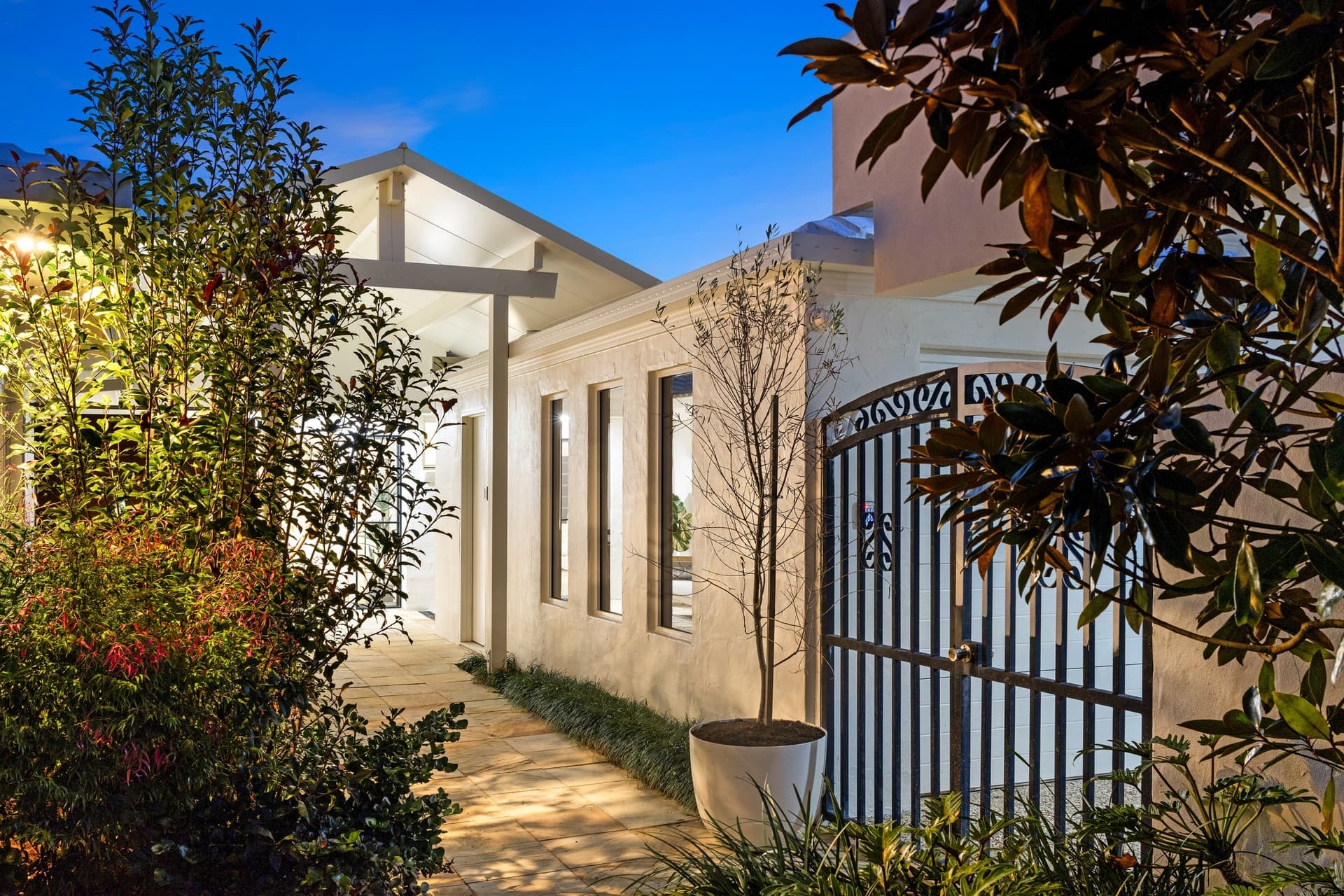 8 Ensenada Court, Broadbeach Waters, QLD, 4218, Broadbeach Waters - Thumbnail 4