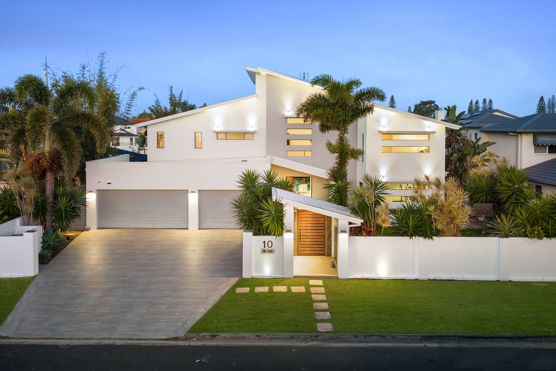 10 Saint Tropez Terrace, Sorrento, QLD, 4217, Bundall - Thumbnail 3
