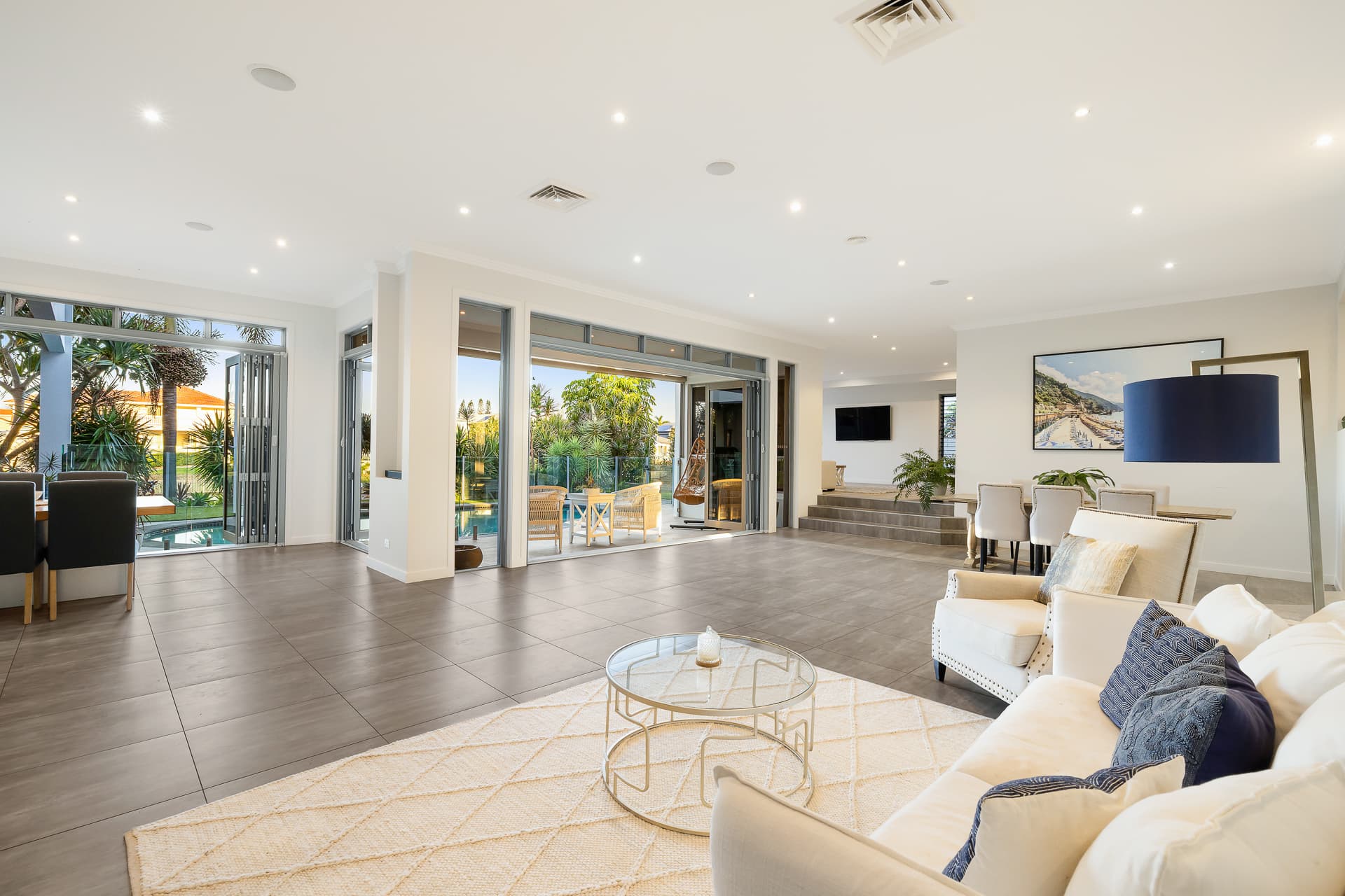 10 Saint Tropez Terrace, Sorrento, QLD, 4217, Bundall - Thumbnail 7