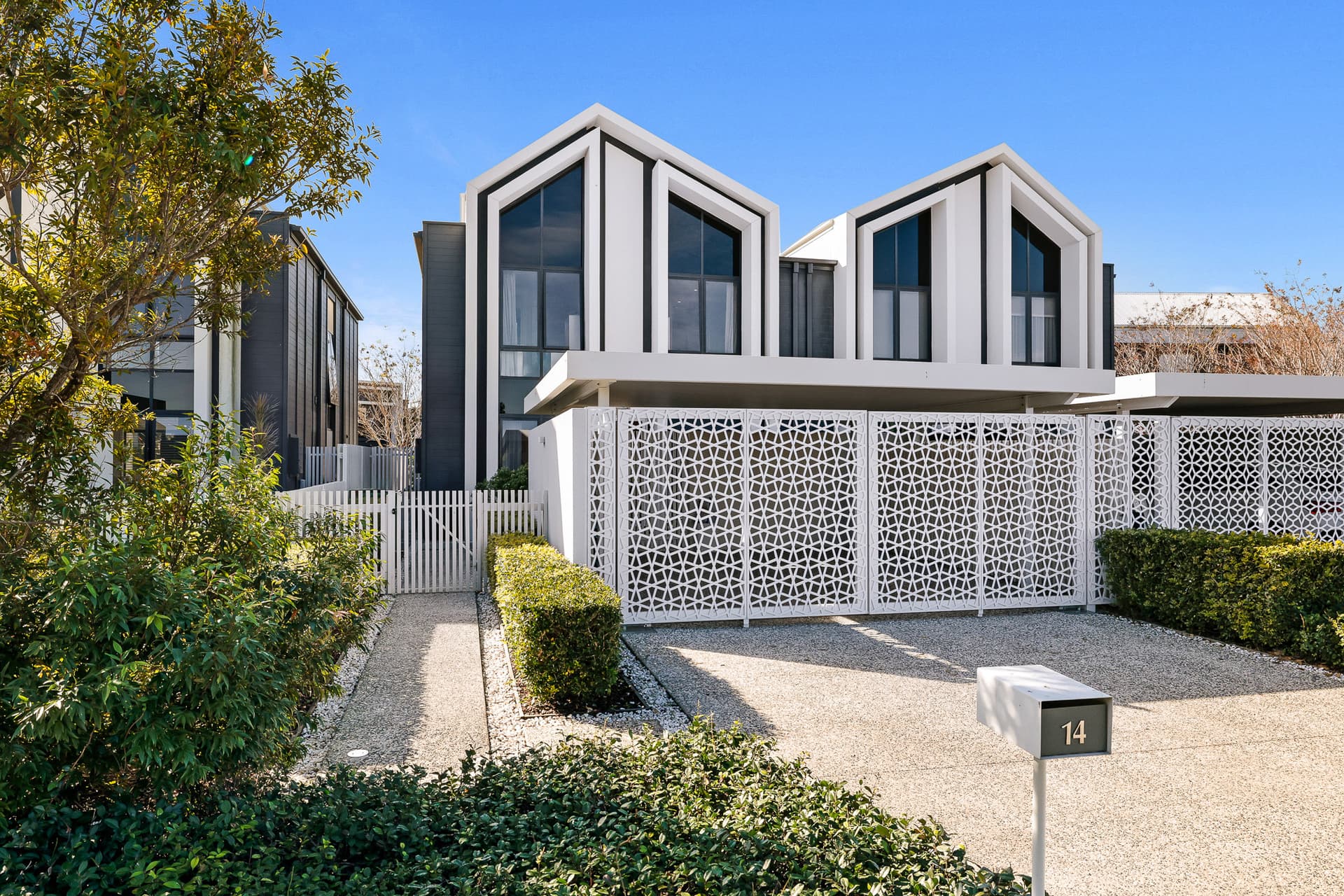 18/9 Arthur Street (Entry Via Ann Street), Mermaid Waters - Image 1