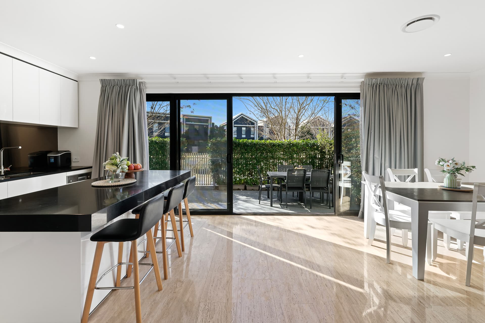 18/9 Arthur Street (Entry Via Ann Street), Mermaid Waters - Thumbnail 3