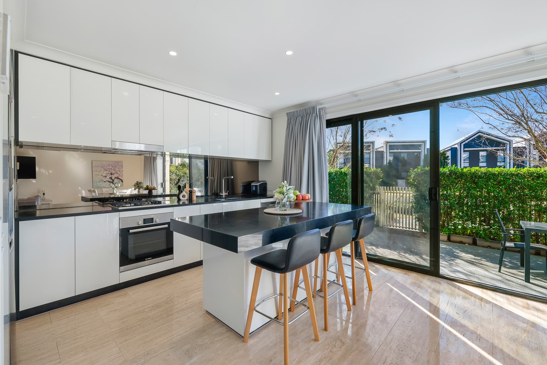 18/9 Arthur Street (Entry Via Ann Street), Mermaid Waters - Thumbnail 4